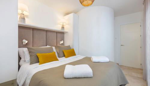 First Row Beach Villa - Photo 5