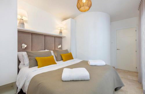 First Row Beach Villa - Photo 5