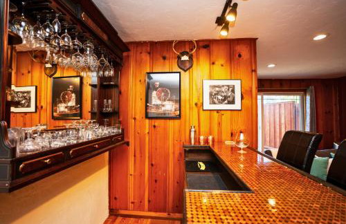 Cheerful 3BR Bar, Jacuzzi & Kids Treehouse - Foto 2