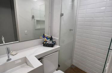 Apartamento com piscina a poucos passos da praia - Foto 5