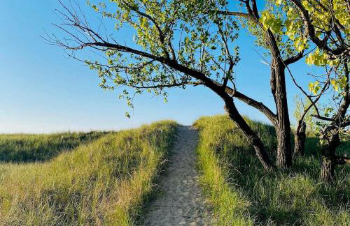 Lakefront Family Retreat with Grill Steps to Beach! - Foto 31