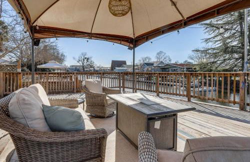 Clear Lake Gem on Canal with Dock Dogs Welcome! - Foto 4