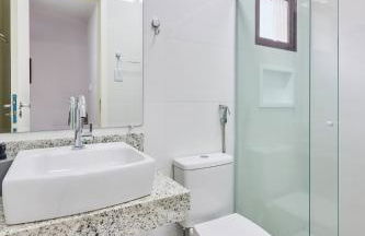 Apartamento espaçoso com ar condicionado e Wi-fi, a 100 metros da praia - Edifício Estoril - Foto 20