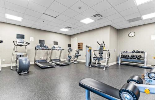 Luxury 17th Floor Downtown Dallas High-Rise with Free Parking, City Views, Pool & Gym - Foto 17