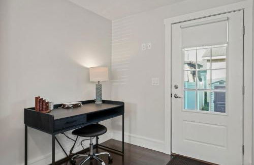 Upscale Azure by Saratoga Stays - Photo 22