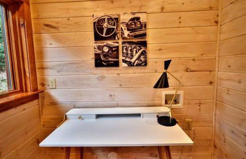 Luxury Cabin with Heated Pool, Hot-Tub & Deluxe Outdoors - Photo 47