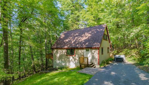 Modern Chalet w Hot Tub, Large Deck, Grill & WiFi - Photo 2