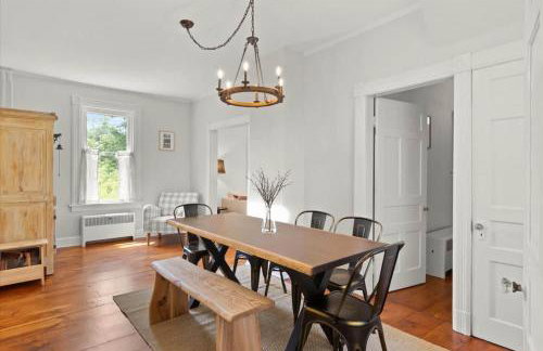 Hudson Restored Farmhouse with Fire Pit - Foto 9