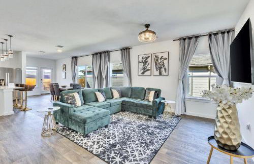 Stylish 4BR Family Home with Game Room and Backyard - Foto 1