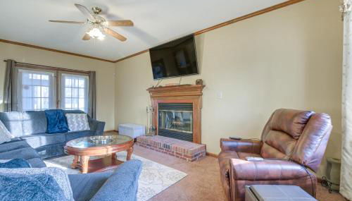 Lovely Fayetteville Home Deck and Fireplace! - Foto 5