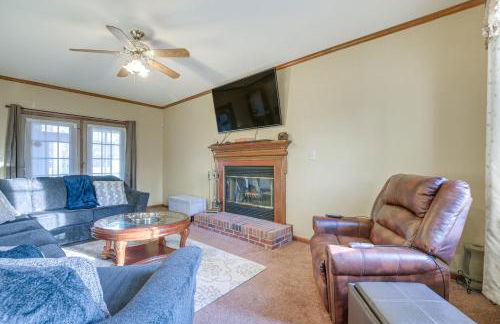 Lovely Fayetteville Home Deck and Fireplace! - Foto 5