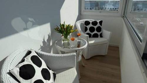 Panoramablick Ostsee, Binnensee & Salzwiesen - Balkon - Stilvoll - Highspeed Glasfaser WLAN - Parkplatz - Ferienwohnung 'Freiheit' - Photo 4