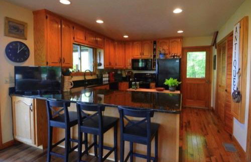 Bear's Mountaintop Home with Gorgeous Lake Views chalet - Foto 13