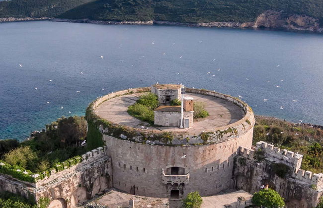 Excursão à Gruta Azul e Nossa Senhora das Rochas de barco - Foto 1