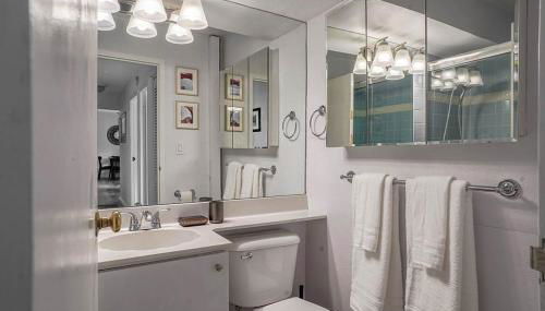 Tranquil 2BR downtown condo, Parking, King bed - Photo 3