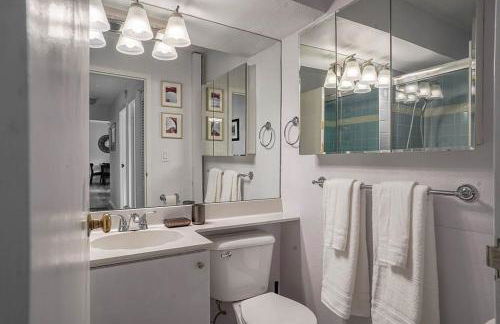 Tranquil 2BR downtown condo, Parking, King bed - Foto 3