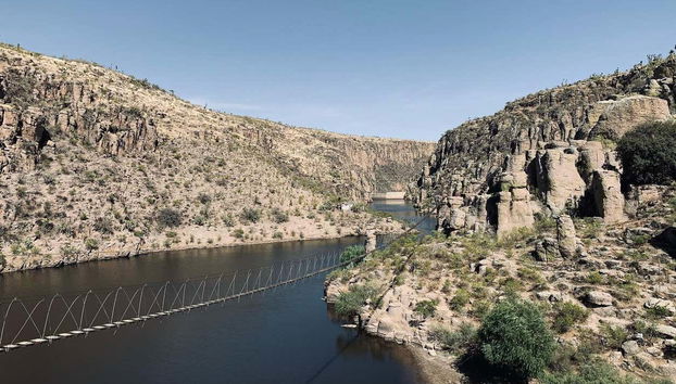 Tour de aventura en Boca de Túnel - Foto 2, Puente colgante sobre la presa