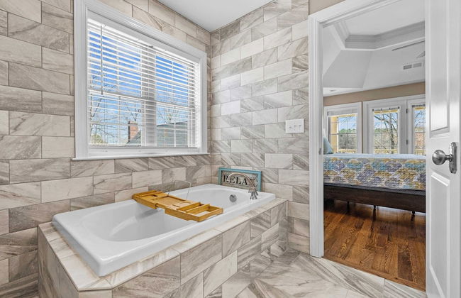 Sleeps 22, Lakefront w/ Private Dock & Pool, 2 Houses Lake Living by Avantstay - Foto 30