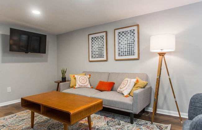 Mid Century Gem Comfort, Close to Train 3bd - Foto 22