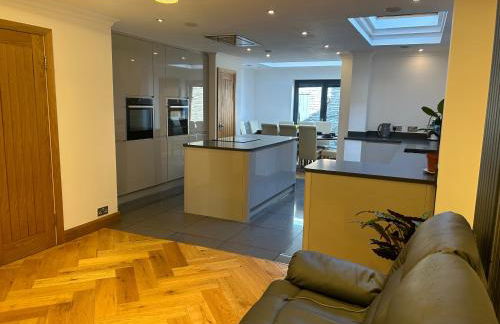 Entire Seaside Home 6 Private BedRooms Sleeps 10,4 Minute Walk To Station - Foto 4