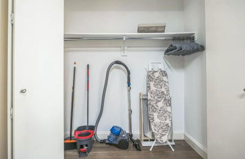 FiDi 1 BR w Work Setup by Anyplace - 11687 - Foto 28