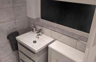 2 Bed House - Garden & Excellent Wifi - Foto 3