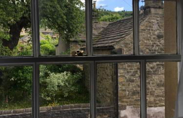 Carr’s cottage Eyam Peak District, - Photo 47