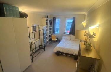 Beautiful large 1-bed apartment overlooking regents canal - Foto 1