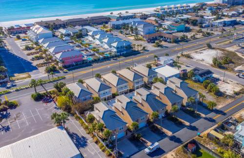 Beach Getaway for 15 A Few Steps from the Sand - Foto 10