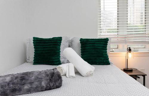 The Tar Heel - Stylish 4BR with City Views - Free Parking - Gym - Foto 12