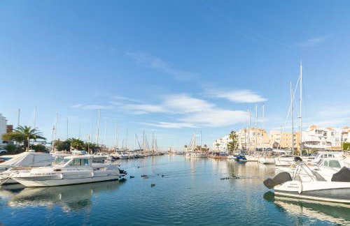 Just at the heart of the village - Photo 11