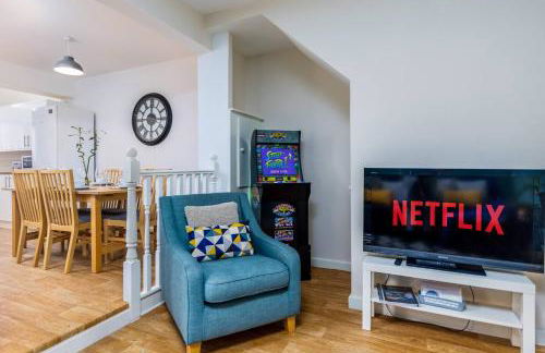 4Bed Central House w Parking & Garden - Foto 16