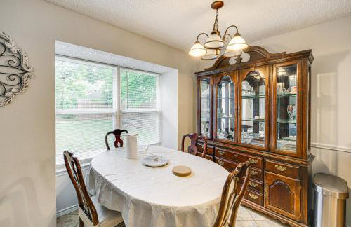 1 Mi to Denton Square Family Home with Fenced Yard! - Foto 8