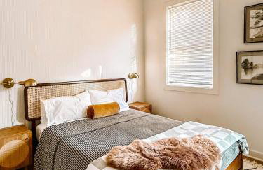 Downtown Indy, Rooftop Deck with Hot Tub, Gym, Bikes, Tesla Charger - Photo 20