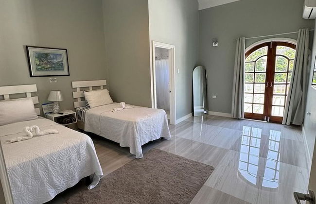 Charming Sea View Town House Chef Driver Optional - Photo 29