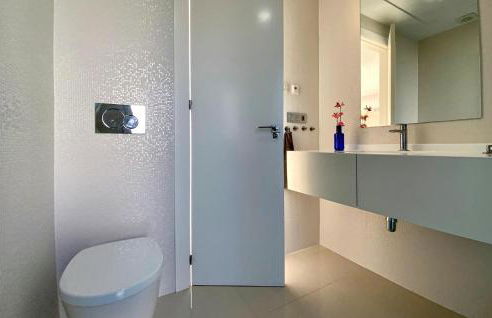 Lovely Home In Alicante - Photo 23