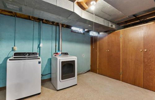 3 Bed 2 Bath Home w 2 Car Garage & Fitness Room - Foto 37