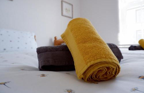 No 7 Quiet, two bedroom Ground Floor Flat in Tornagrain Great for early Airport departures or late flights - Photo 6