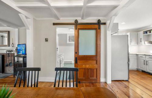 2BR Home|Downtown Rockport w/parking|Walk 2 Ocean - Foto 12