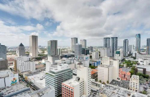 Sun-Splashed 1BR Condo unit in DWTN Miami with WFH - Foto 25