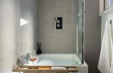 The Clock Tower Apartment - Spacious, Modern, 2 Bedroom Apartment , Southsea with Free parking - sleeps 4 - Photo 25