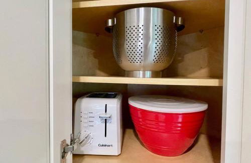 Top Floor-Work Here-Walk Downtown-King Bed - Foto 13