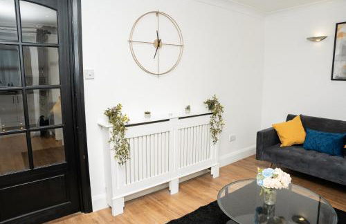 Stylish 3 bed house with free parking - Foto 32