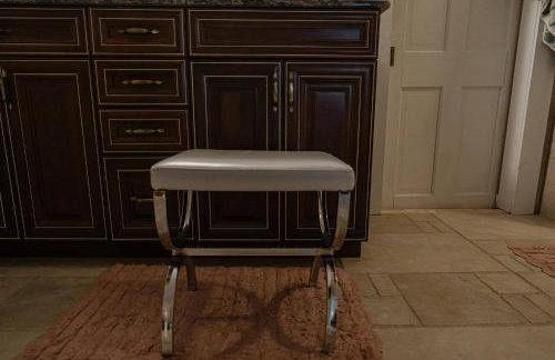 Historic Home near Stony Brook Village & Beach - Foto 56