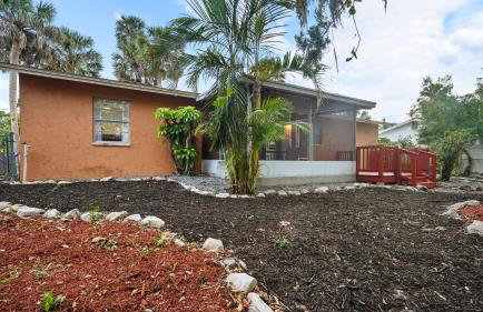 Sunny 3BR Oasis with Water View and Beach Gear Near Siesta - Foto 45