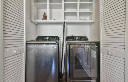 Spacious Home with 3 King Beds, Arcades and 86 inch TV - Foto 28