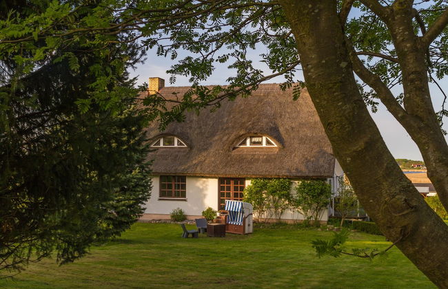 Aparthotel in Sellin with garden and terrace - Photo 18