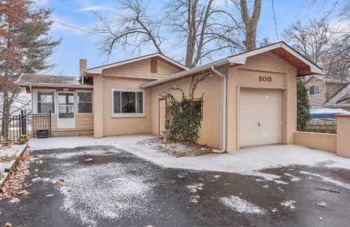 Amazing Lakefront Retreat On Long Lake! 2 Bedroom Home by RedAwning - Foto 80