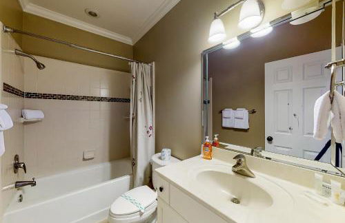 Fantastic getaway with private pool, deck, game room, AC & fast WiFi - Foto 29