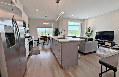 Modern 4BR Townhouse with Parking & Lake Views - WVille rep 4 - Foto 13